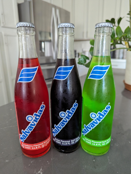 Salvavida Strawberry Flavor – Bottled Drink | Sweet and Traditional Soda | 6 Pack